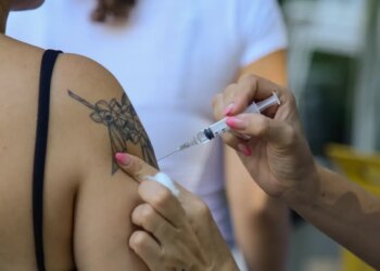 Cidade do Rio estende vacina contra dengue para jovens de 19 e 20 anos