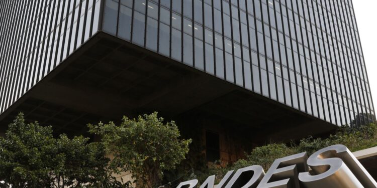 BNDES aprova crédito de R$ 20 milhões para empresa que abastece o SUS