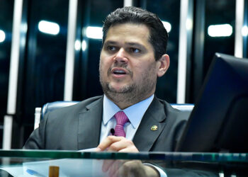 Davi responde questão de ordem sobre composição brasileira do Parlasul — Senado Notícias