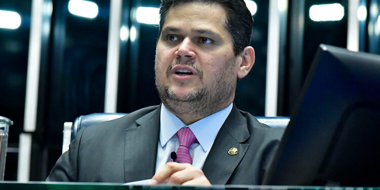 Davi responde questão de ordem sobre composição brasileira do Parlasul — Senado Notícias