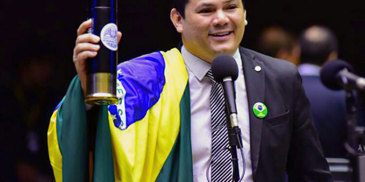 AGU pede investigação de deputado por declarações contra Lula