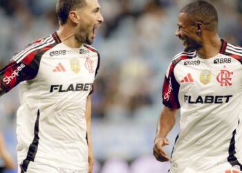 Fla vence com brilho de Arrascaeta para assumir ponta do Brasileiro