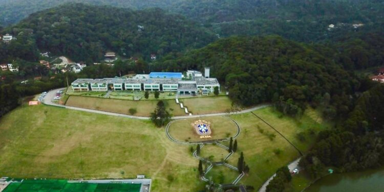 Quadrilha é presa por furtar bolas, chuteiras e uniformes da CBF