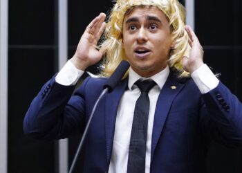 Justiça condena Nikolas por discurso transfóbico na Câmara