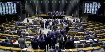 Câmara conclui discussão de projeto sobre combate a incêndios florestais; votação é adiada – Notícias