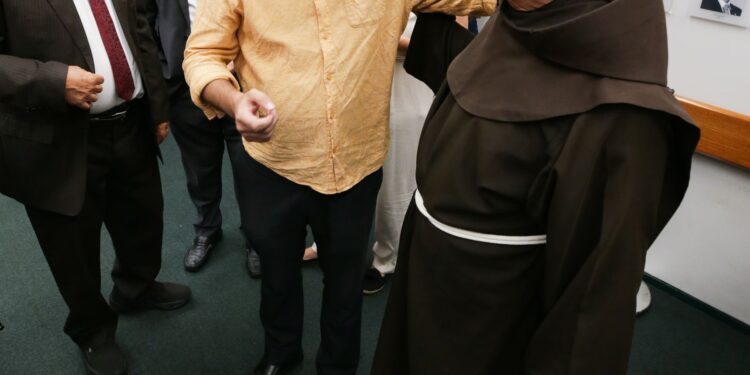 Greve de fome: Braga acampa na Câmara após Conselho votar cassação