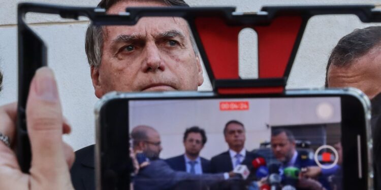 STF abre ação penal contra Bolsonaro e mais 7 réus por trama golpista