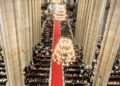 Fiéis lotam Catedral da Sé em missa para homenagear papa Francisco