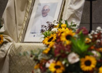 Vaticano confirma morte do papa por AVC e colapso cardiovascular