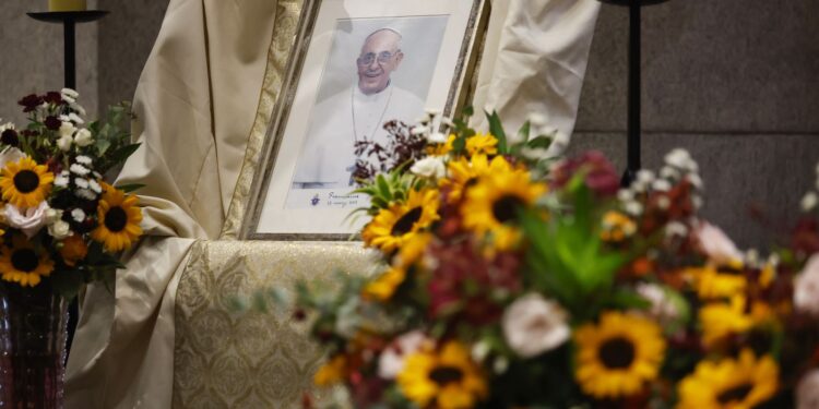 Vaticano confirma morte do papa por AVC e colapso cardiovascular
