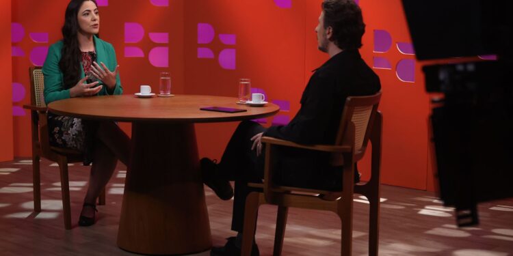 DR com Demori: jornalista detalha investigação sobre família Bolsonaro