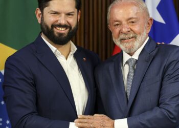 Lula recebe Boric e defende integração sul-americana