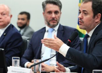 CCJ da Câmara nega recurso contra cassação do mandato de Glauber Braga