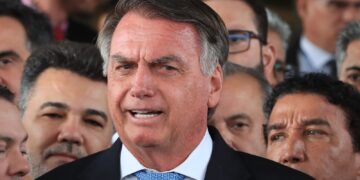 Após atendimento em Natal, Bolsonaro será transferido para Brasília