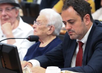 Conselho de Ética aprova cassação do mandato de Glauber Braga