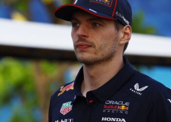 Chefe da Williams vê “desvantagens” em ida de Verstappen para Mercedes