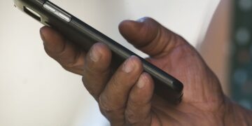 Anatel: nove em cada dez brasileiros têm acesso à telefone celular