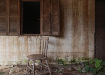 Vítimas das enchentes esperam por moradias definitivas no RS  