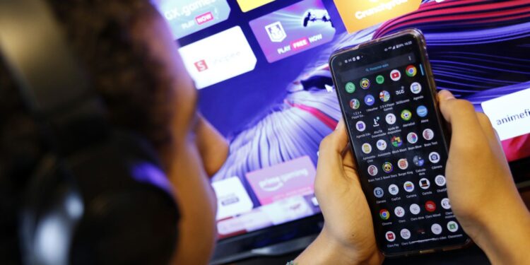 Governo buscará retomar pauta de regulação das redes no Congresso