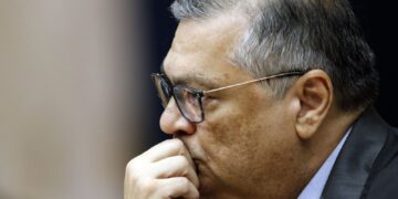 Dino suspende emendas para universidades e fundações de oito estados