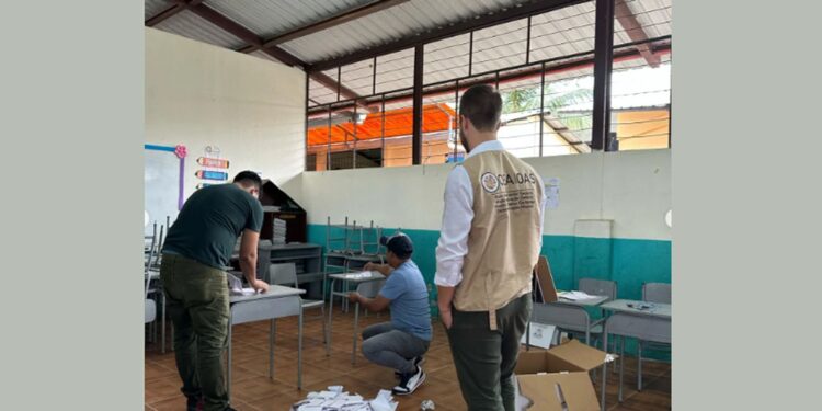 Oposição denuncia fraude na eleição do Equador