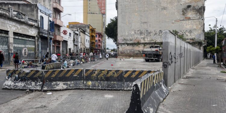 Moraes rejeita ação do PSOL contra muro na Cracolândia em São Paulo