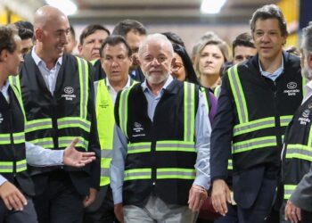 Brasil tem reservas para enfrentar decisões de Trump, diz Lula