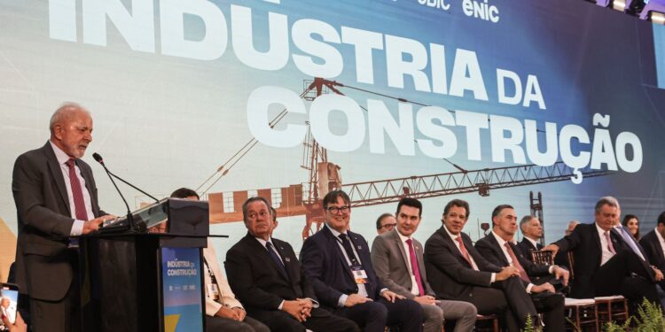 Lula defende soluções criativas para reduzir déficit habitacional