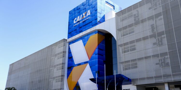 Caixa libera abono salarial para nascidos em março e abril