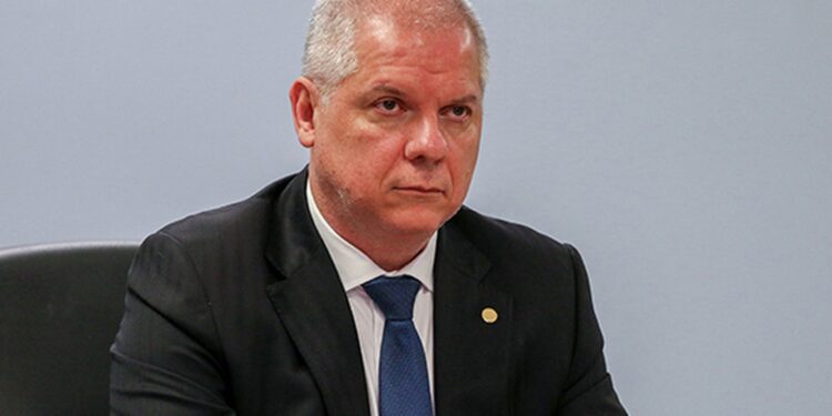 Lula determina demissão do presidente do INSS