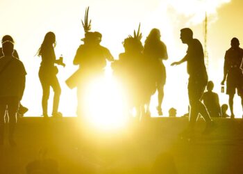 PM e indígenas entram em confronto em área nobre de Brasília