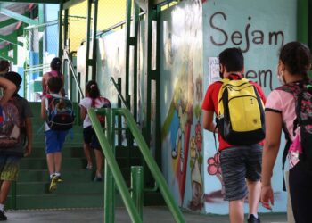 Governo de SP autoriza edital para privatizar gestão de 143 escolas