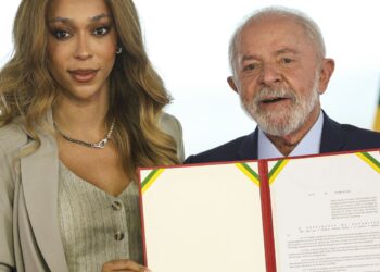 Lula diz que atitude do governo dos EUA com Erika Hilton é abominável
