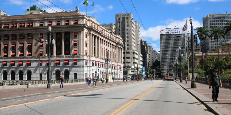 Dia do Trabalhador: o que abre e o que fecha em São Paulo