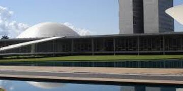 Senado aprova retaliação comercial às vésperas de tarifaço de Trump