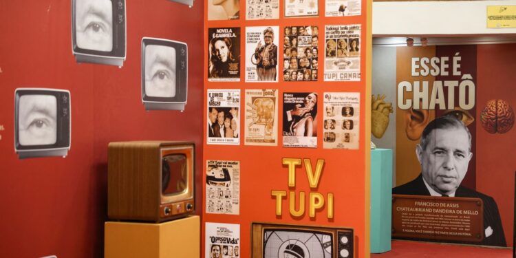 Exposição no MIS-RJ vai do jornal à IA para contar trajetória de Chatô