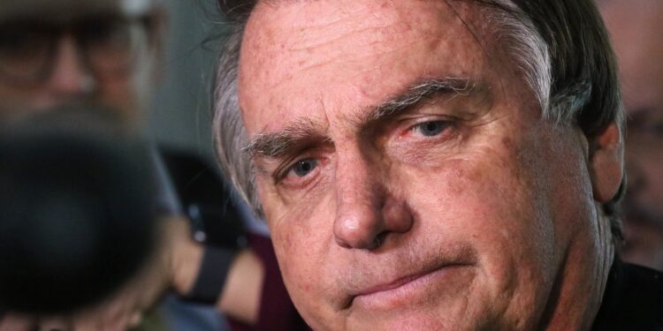 Após cirurgia, Bolsonaro segue na UTI sem previsão de alta