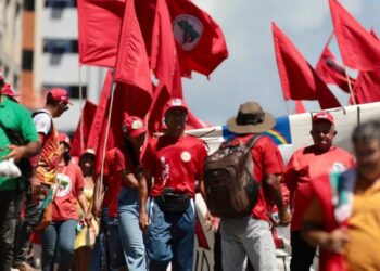 Militantes do MST são atropelados durante ato no Recife