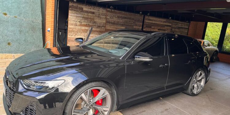 Operação contra fraude com criptomoedas apreende bens de luxo no RJ