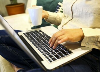 Golpes no Dia das Mães: veja como se proteger nas compras online