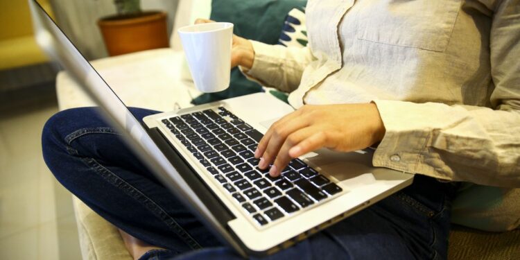 Golpes no Dia das Mães: veja como se proteger nas compras online