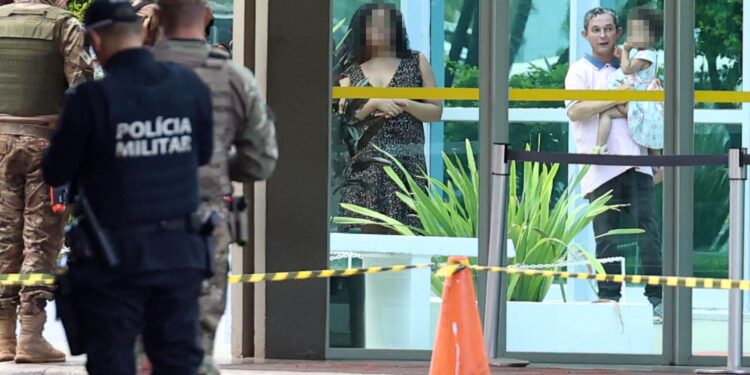 Homem é preso suspeito de portar explosivo em ministério