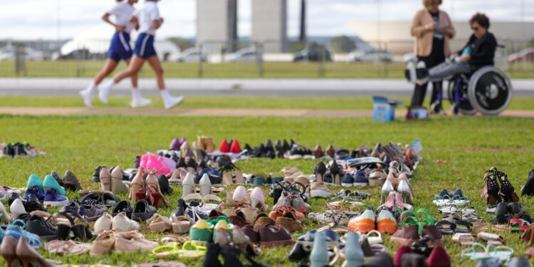 Ato na Esplanada dá voz a portadores de encefalomielite miálgica