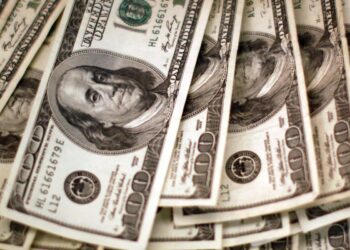 Dólar sobe para R$ 5,68 com anúncio de acordo entre EUA e China