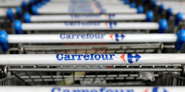 Justiça torna Carrefour réu por vazamento de óleo diesel em Santos