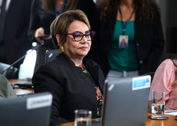 CAS vota licença paga para cônjuge acompanhar tratamento — Senado Notícias