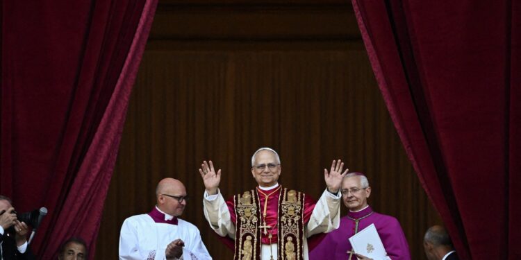 Lula cumprimenta novo papa e pede continuidade do legado de Francisco