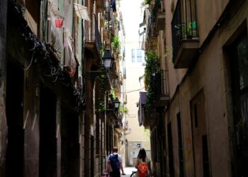 Espanha bloqueia mais de 65 mil anúncios de alugueis de temporada