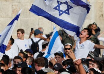 Extrema-direita confronta palestinos em marcha anual em Jerusalém
