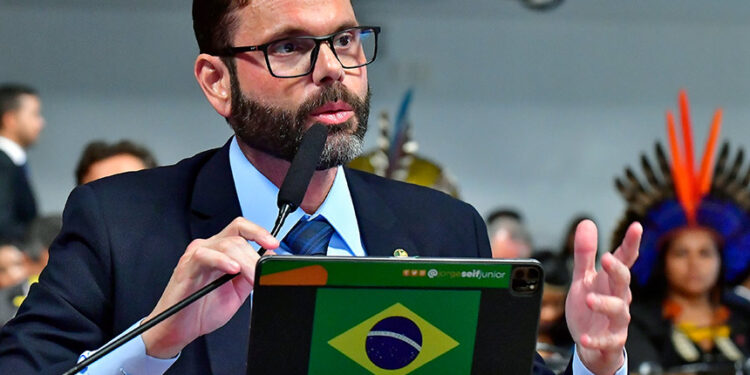 CDH discute combate ao tráfico humano em audiência na terça-feira — Senado Notícias